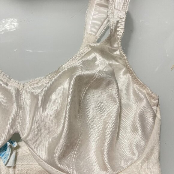 Vintage Playtex Women's White Thick Padded Strap Underwire Modest Bra Size 38C - Picture 3 of 8